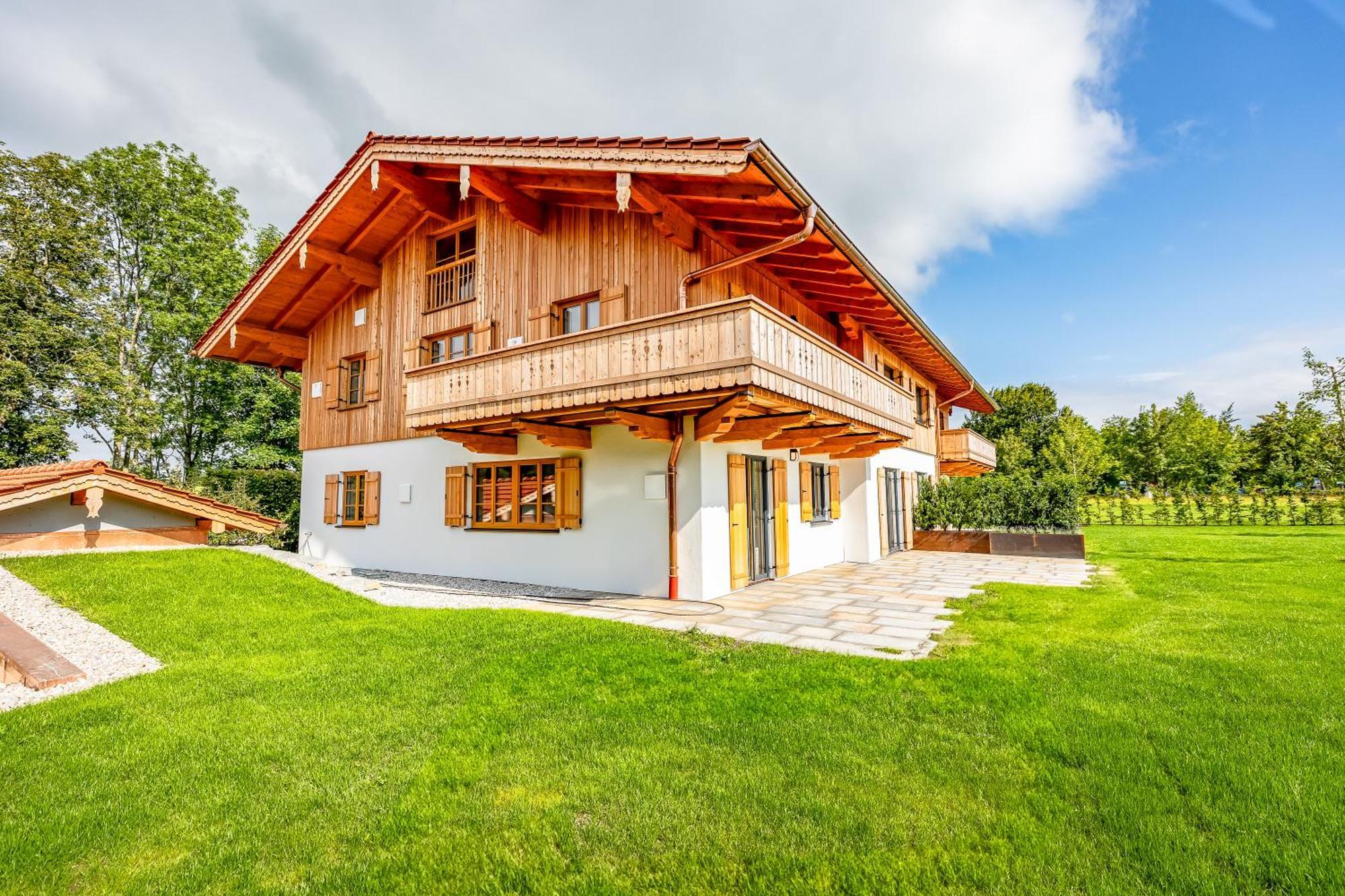 Graf Chiemo Suites - Direkt Am Chiemsee Mit Separatem Seezugang Chieming Exterior photo